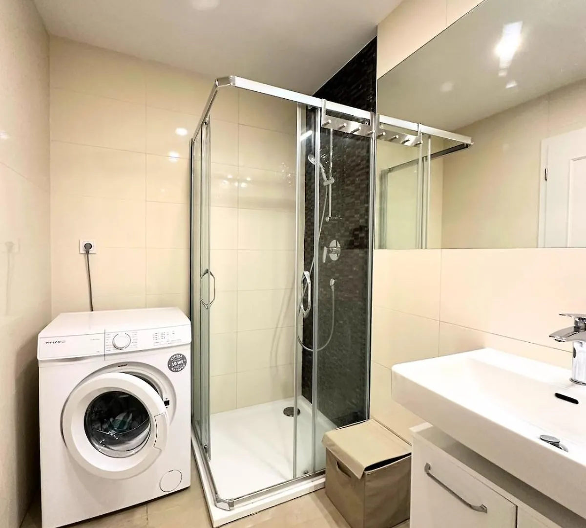 Small City Apartment Praga